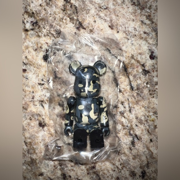 Bape Bearbrick - Picture 8 of 8